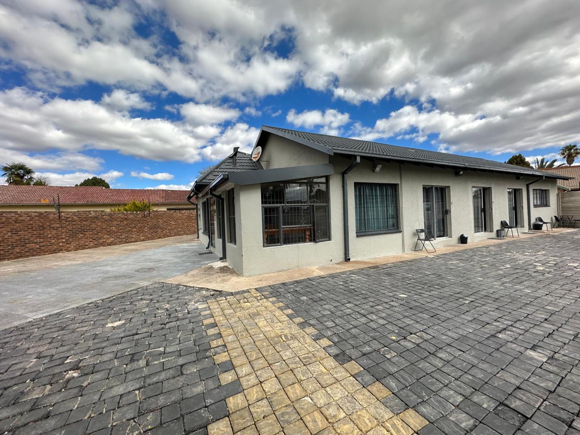 Favour Guest House Polokwane Exterior photo
