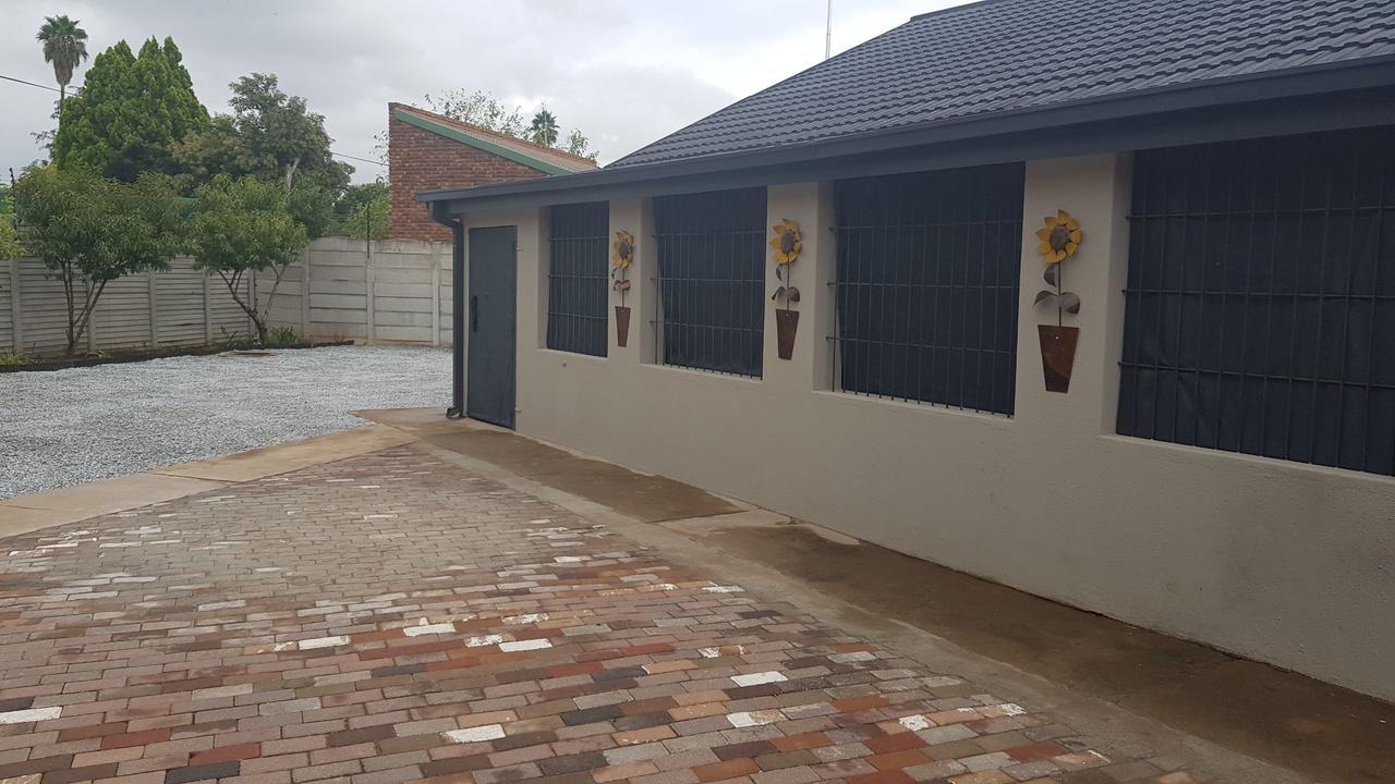 Favour Guest House Polokwane Exterior photo
